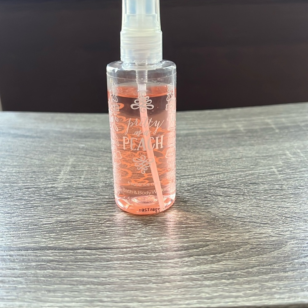 Bath & Body Works Sparkling Peach Mist - Coral